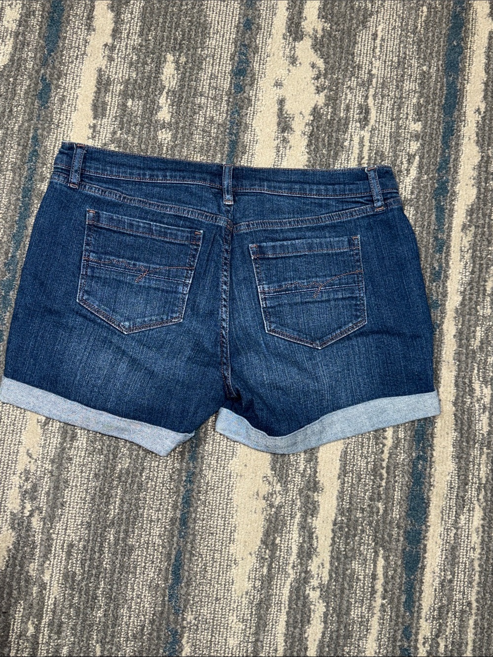 Size 6 New York & Company Blue Denim Cuffed Distressed Jean Shorts - Picture 3 of 3